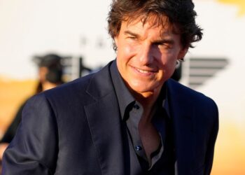 Tom Cruise fans notice actor’s 5ft 7in height isn’t edited in Top Gun: Maverick