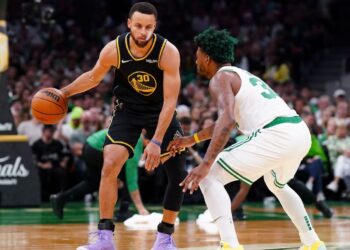 NBA Finals 2022 – Stephen Curry puts Golden State Warriors on his back to even series